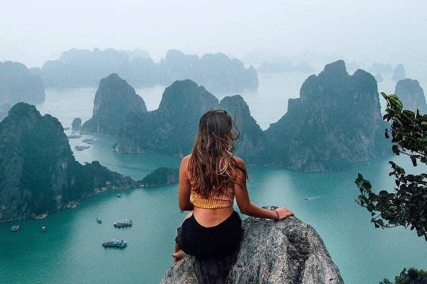 Jaskinia Sung Sot i wyspa Tuan Chau - Hanoi - lot do Hue (Ś, Brunch)