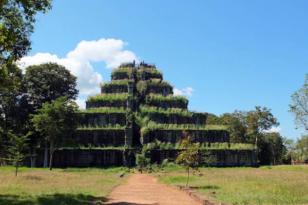 Siem Reap – Beng Mealea – Koh Ker – Siem Reap (B)