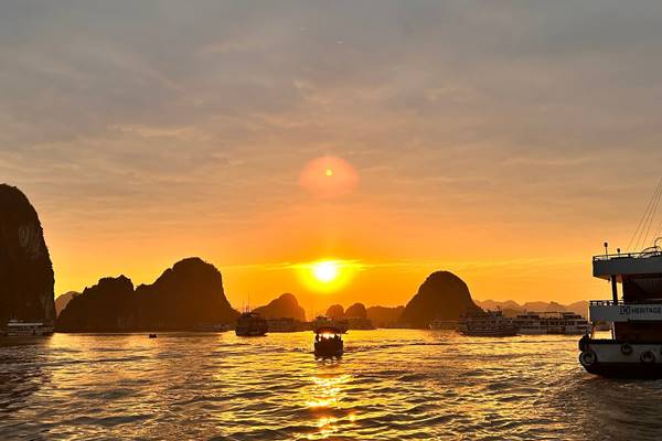 Hanoi – Zatoka Ha Long (B, L, D)